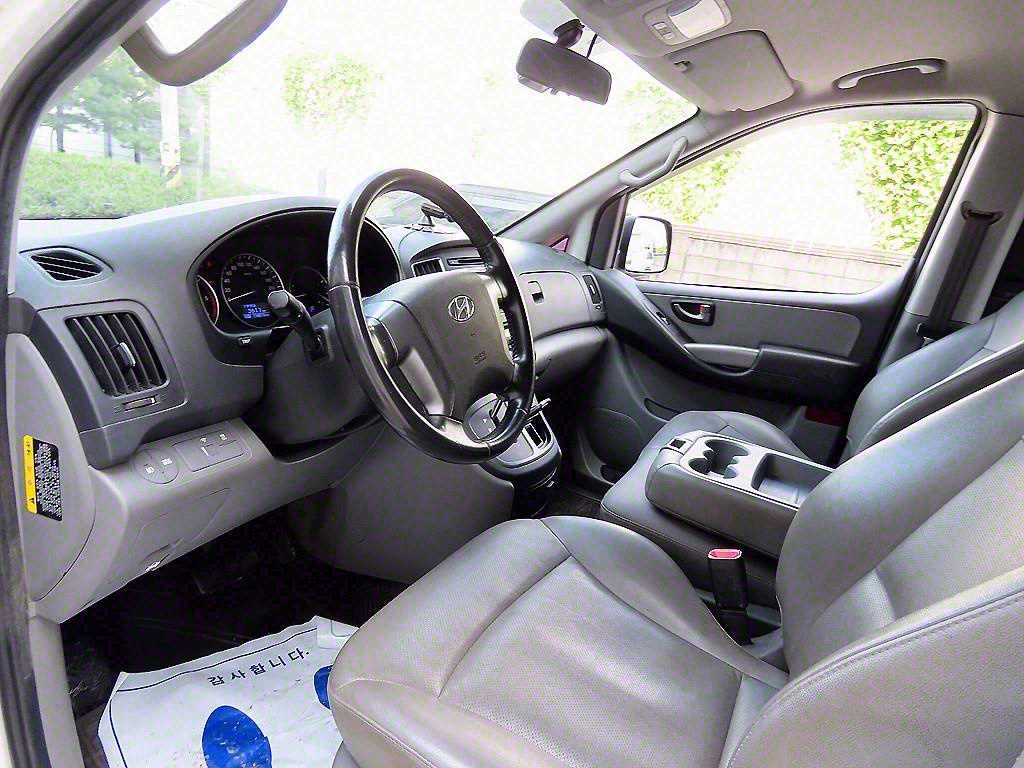 HYUNDAI Starex - Vista 7