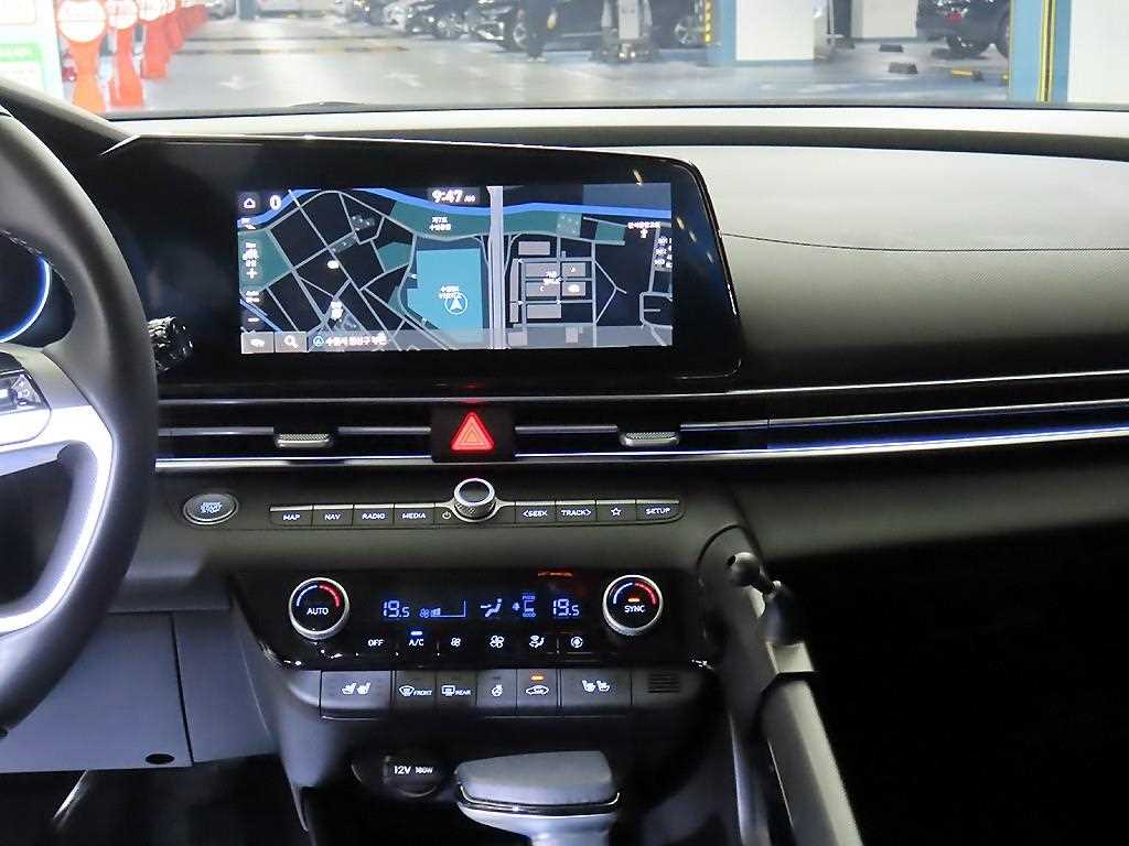 HYUNDAI Avante - Vista 11