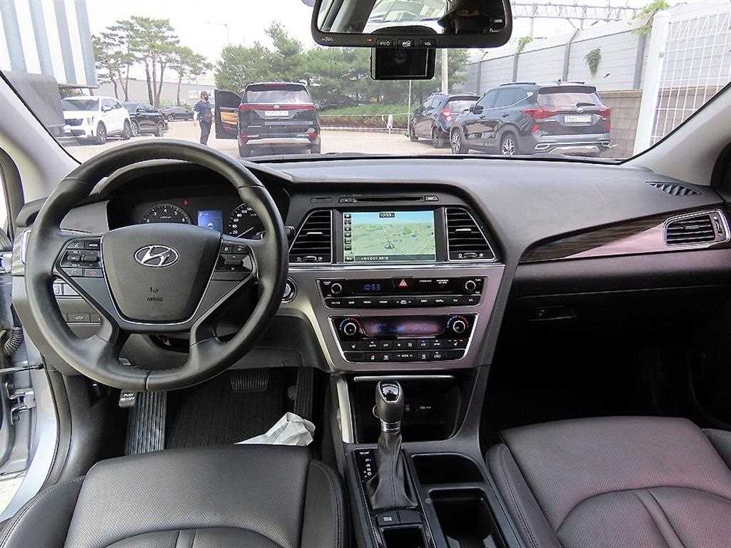 HYUNDAI Sonata - Vista 7