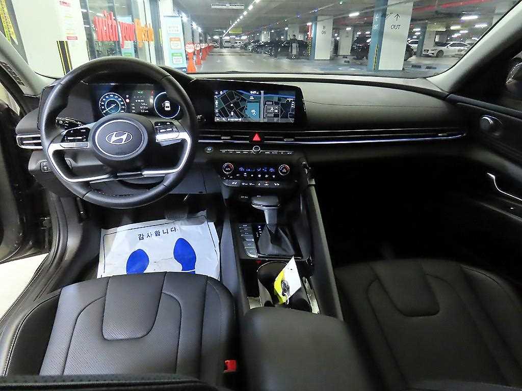 HYUNDAI Avante - Vista 10