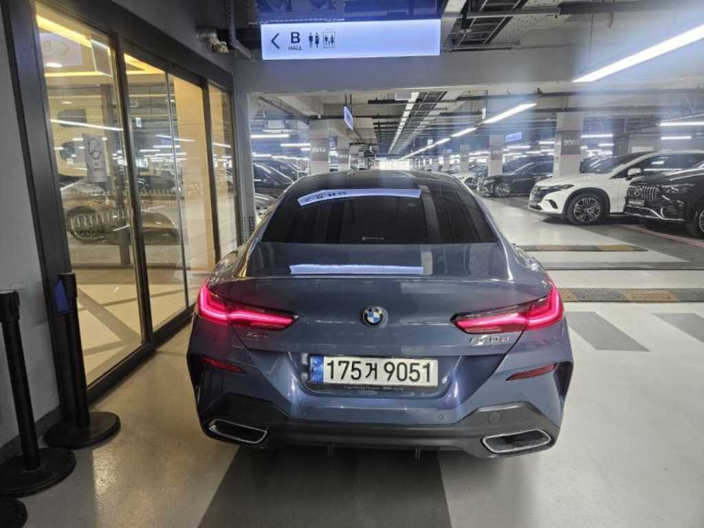 BMW 8 Series - Vista 3