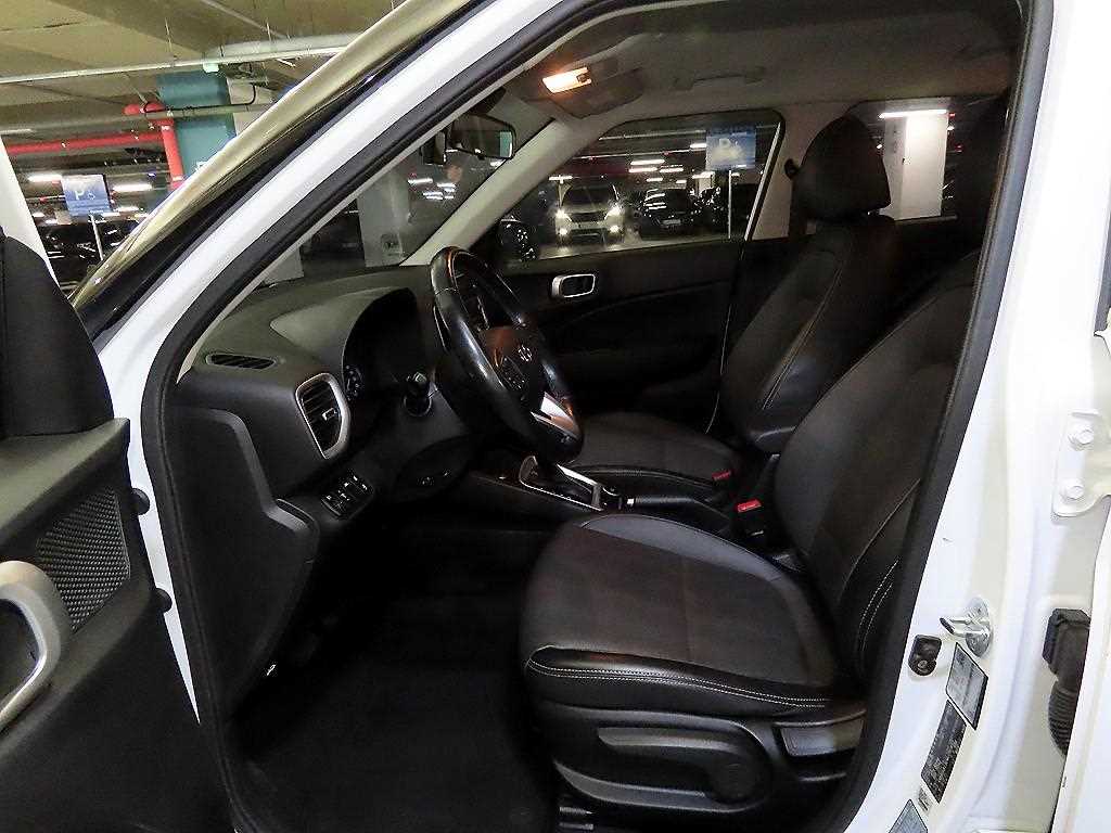 HYUNDAI Venue - Vista 6