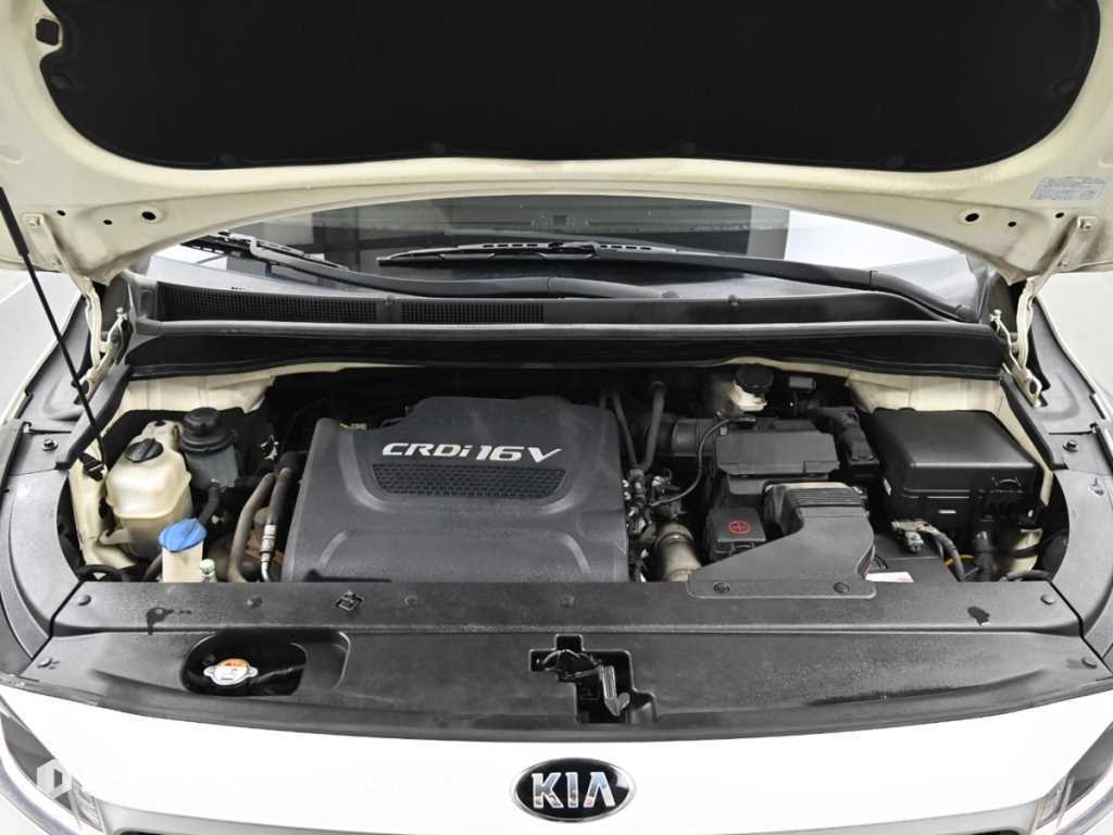 KIA Carnival - Vista 6