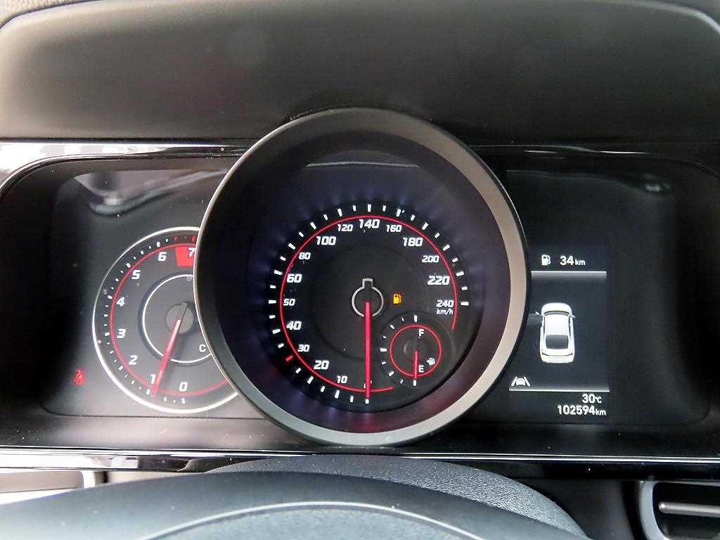 HYUNDAI Avante - Vista 9