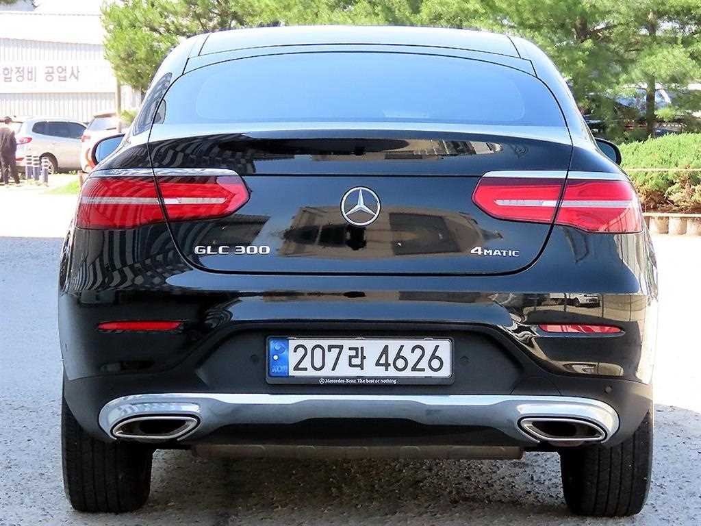 Mercedes Benz GLC Class - Vista 4