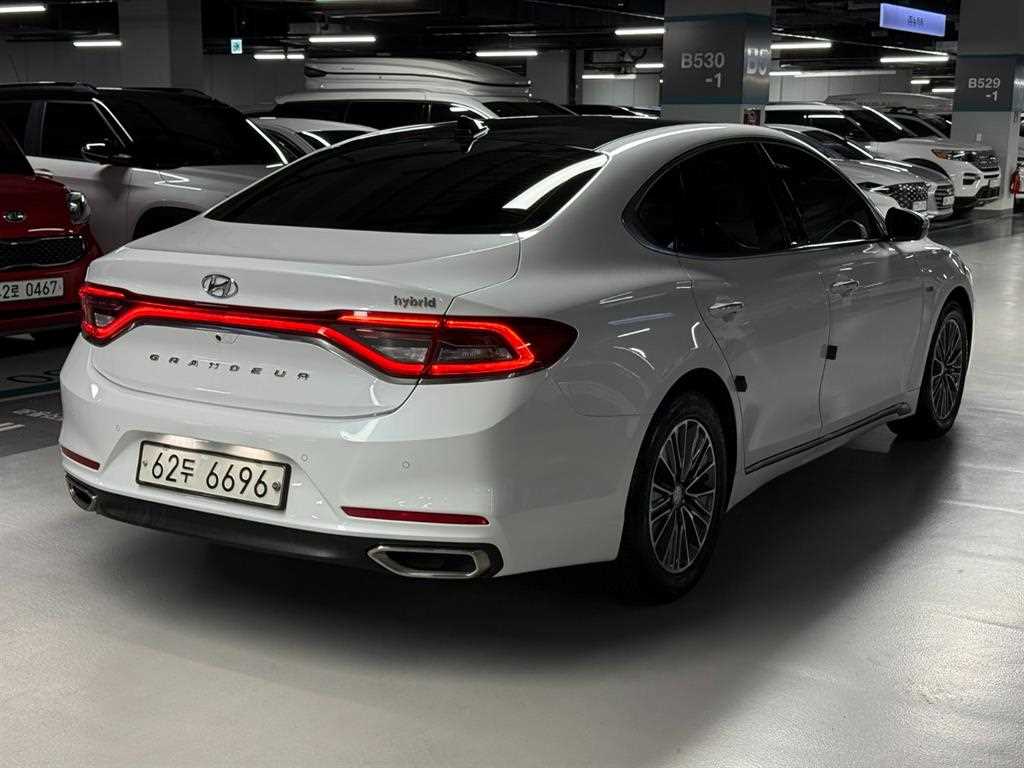 HYUNDAI Grandeur - Vista 5