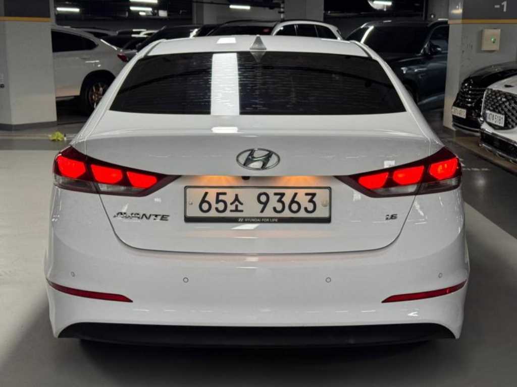 HYUNDAI Avante - Vista 4