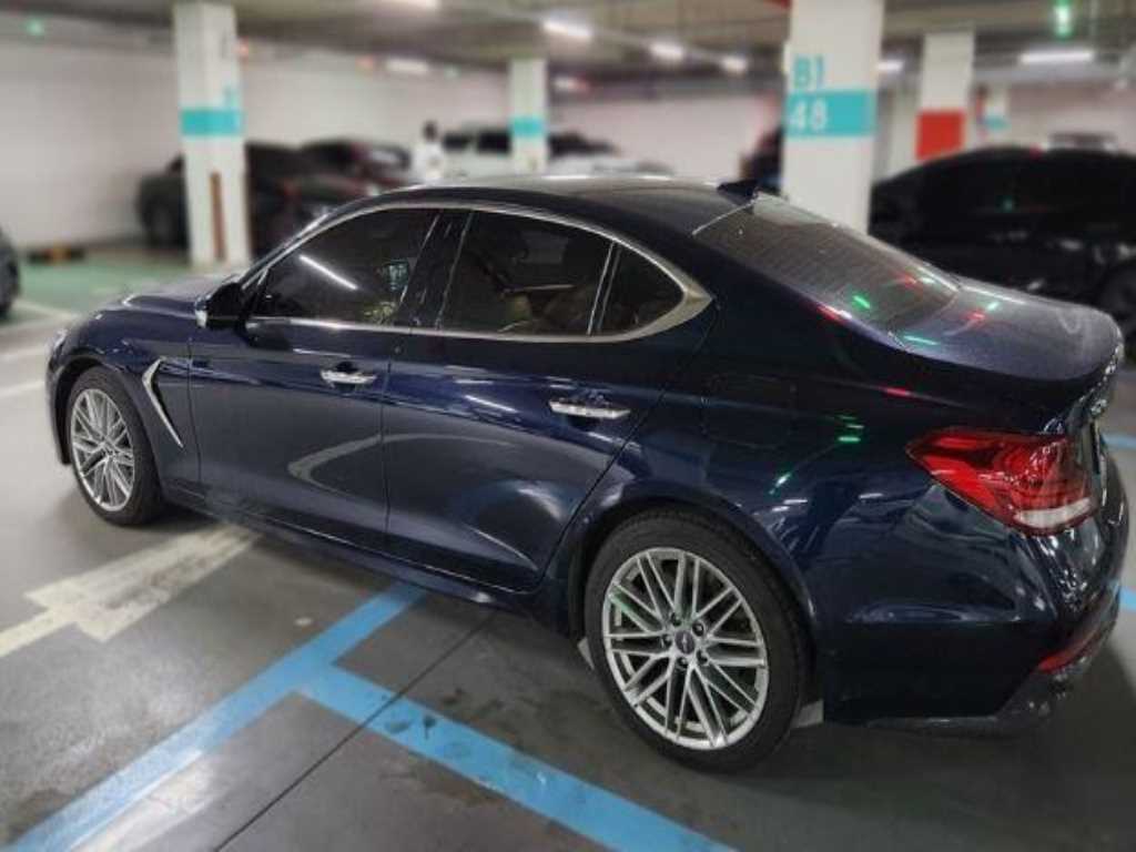 Genesis G70 - Vista 4