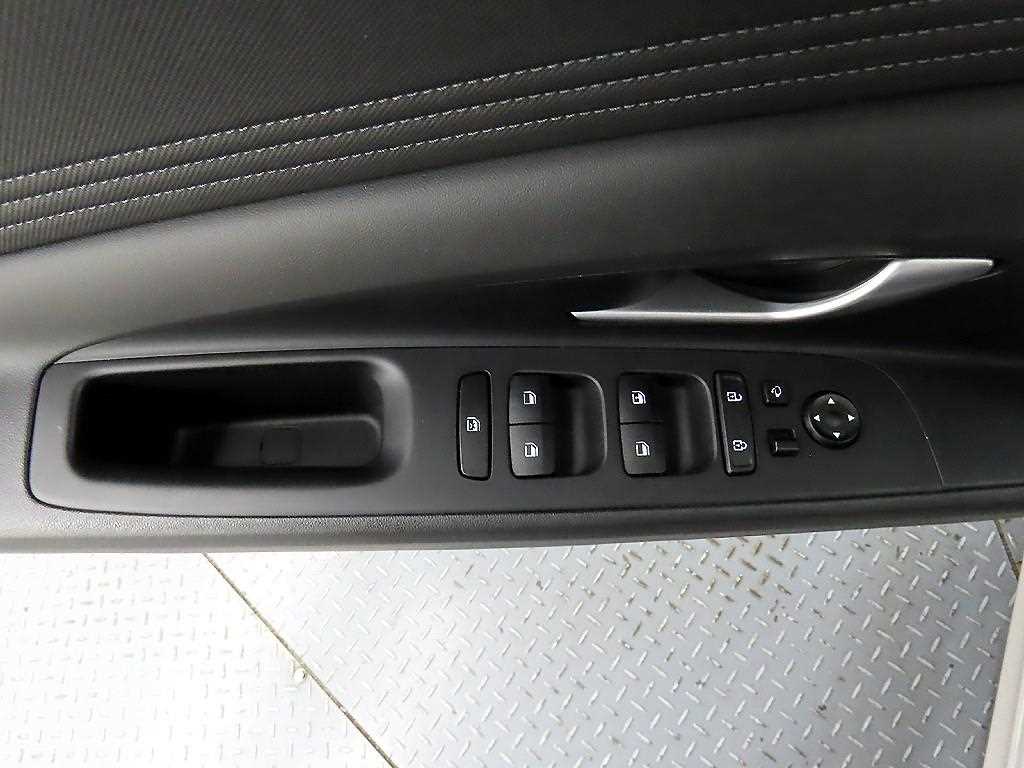 HYUNDAI Avante - Vista 11