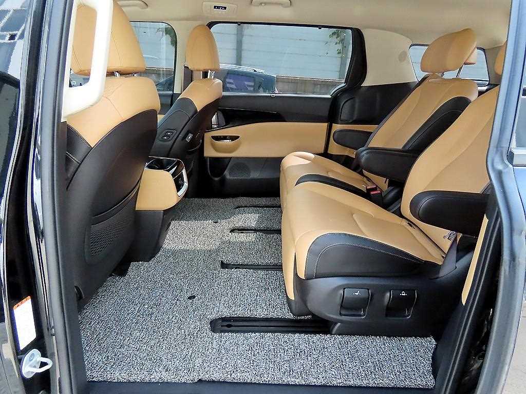 KIA Carnival - Vista 6