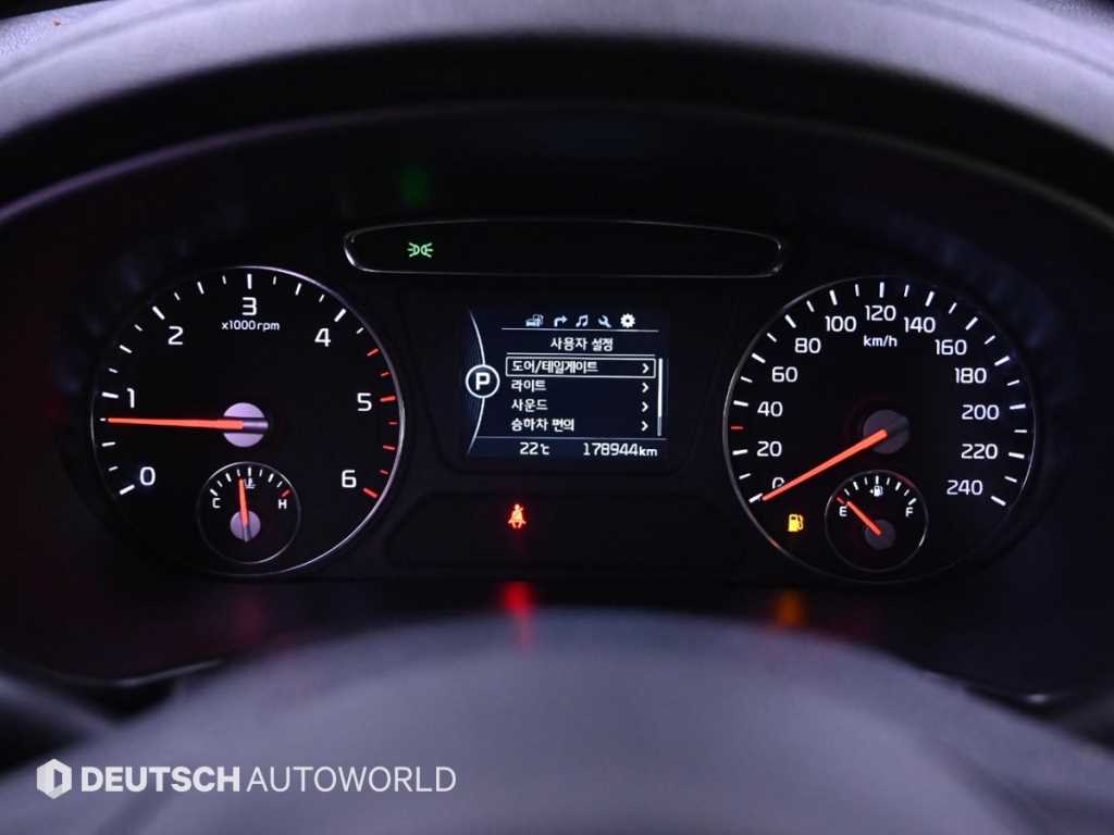 KIA Sorento - Vista 8