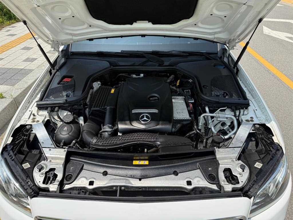 Mercedes Benz E class - Vista 6