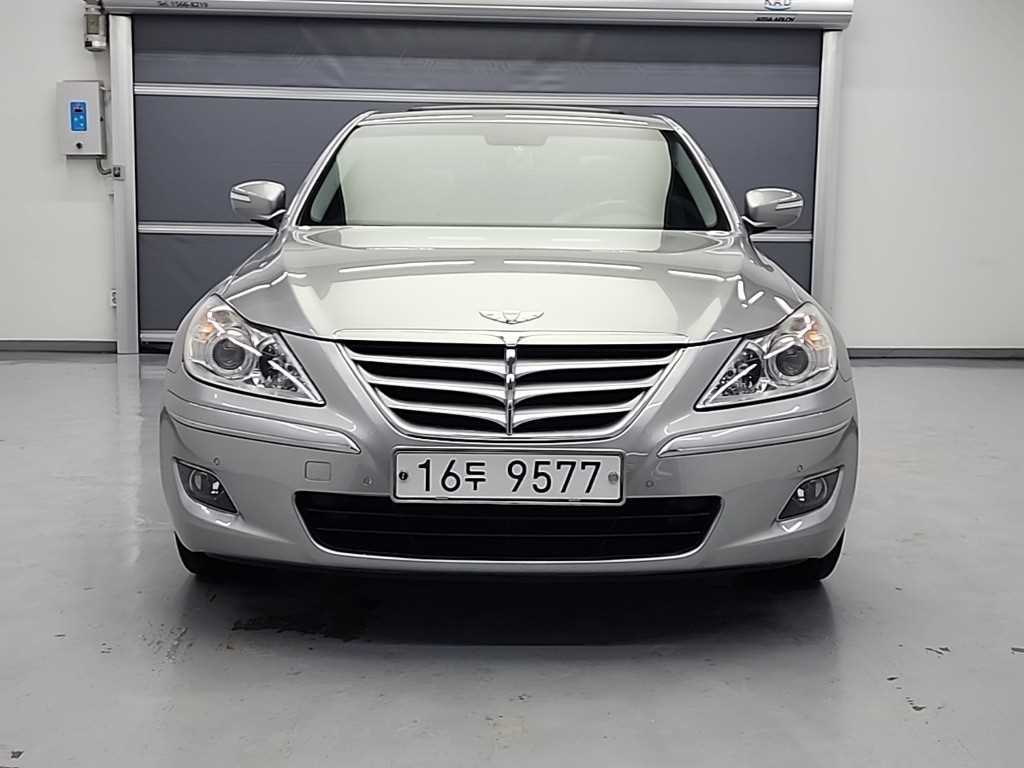 HYUNDAI Genesis - Vista 3