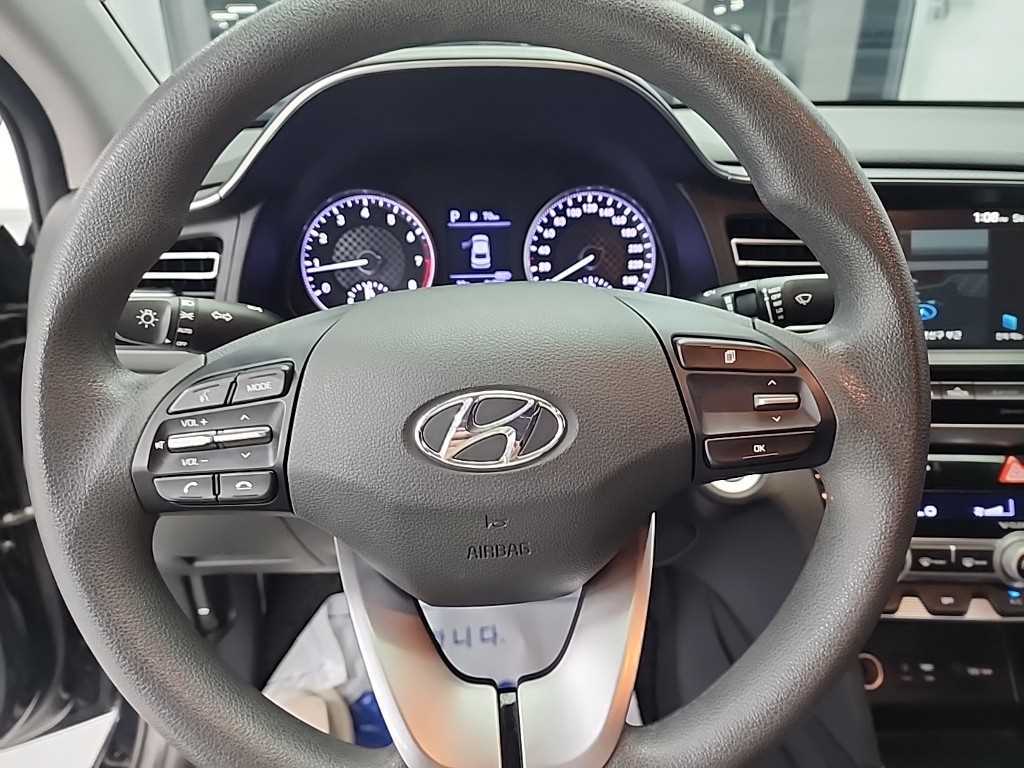 HYUNDAI Avante - Vista 9