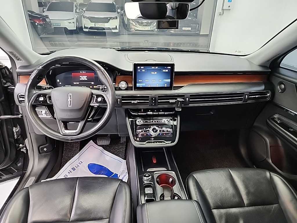 Lincoln Corsair - Vista 7