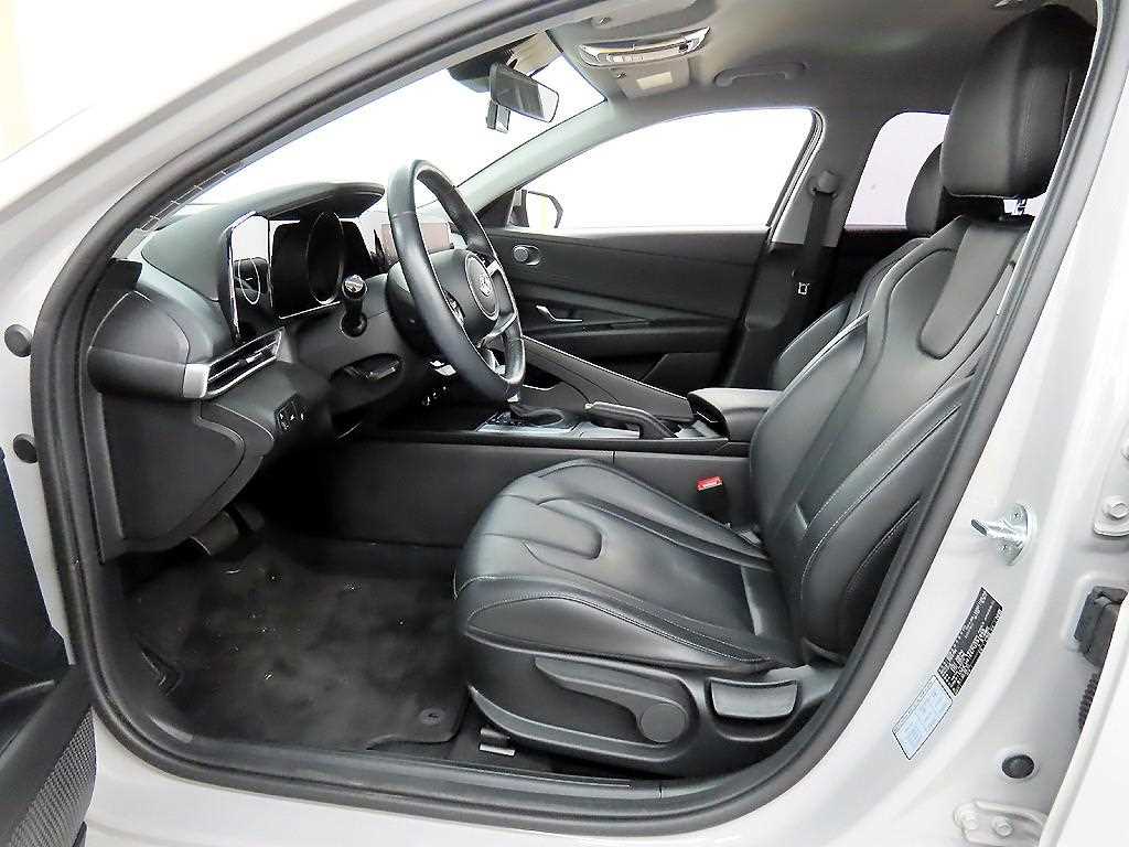 HYUNDAI Avante - Vista 5