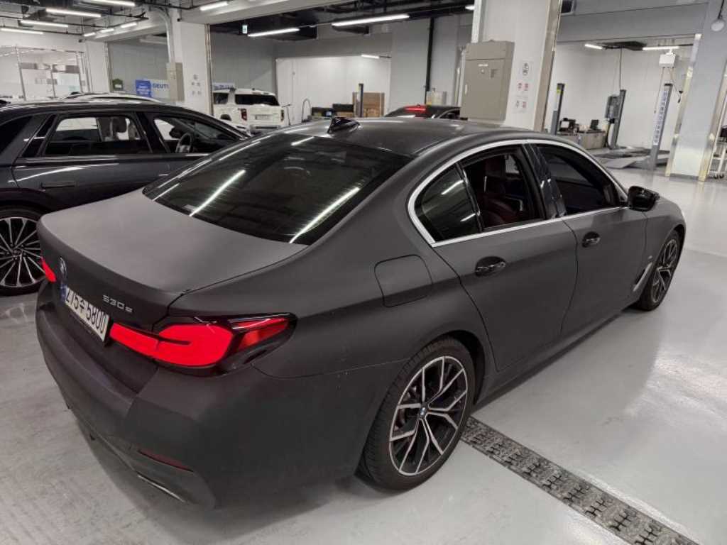 BMW 5 Series - Vista 4