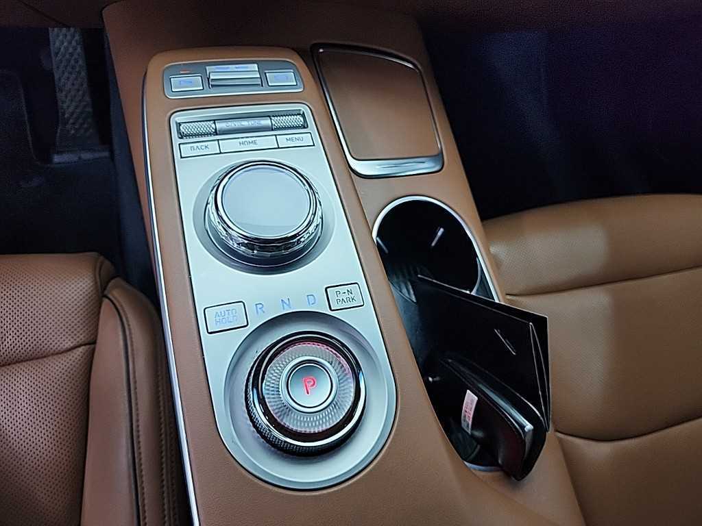 Genesis GV70 - Vista 8