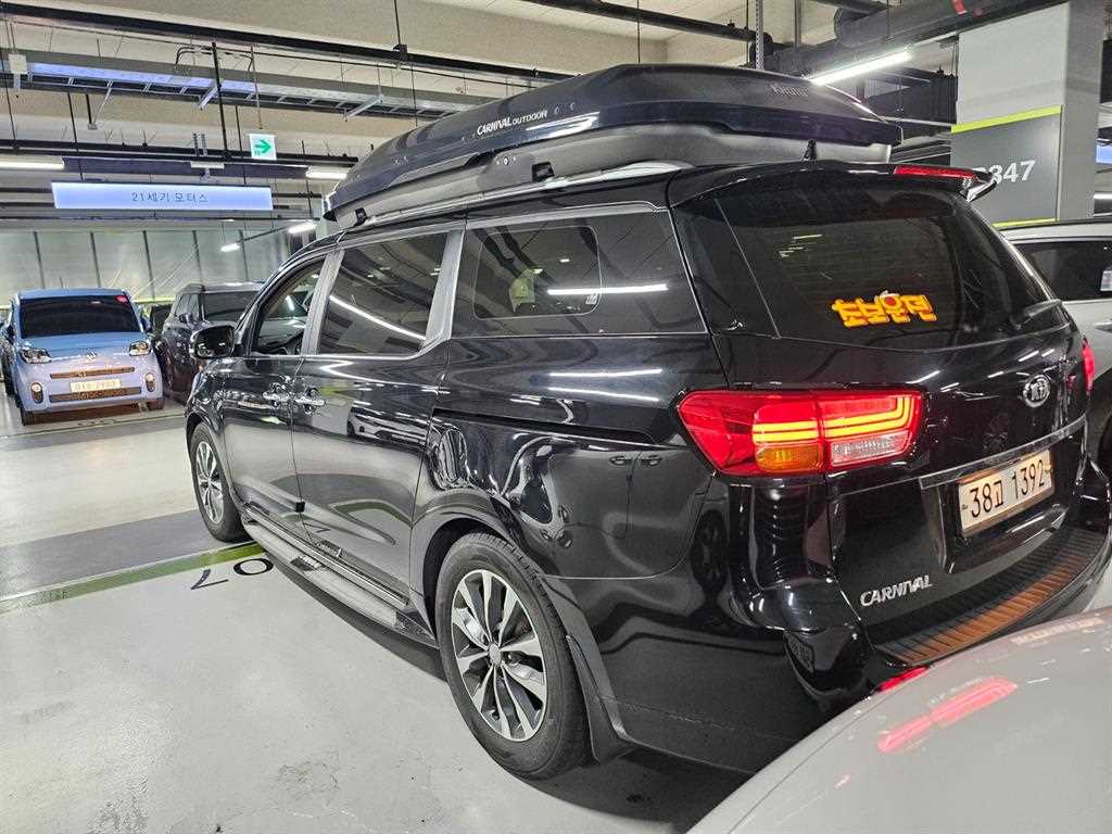 KIA Carnival - Vista 2