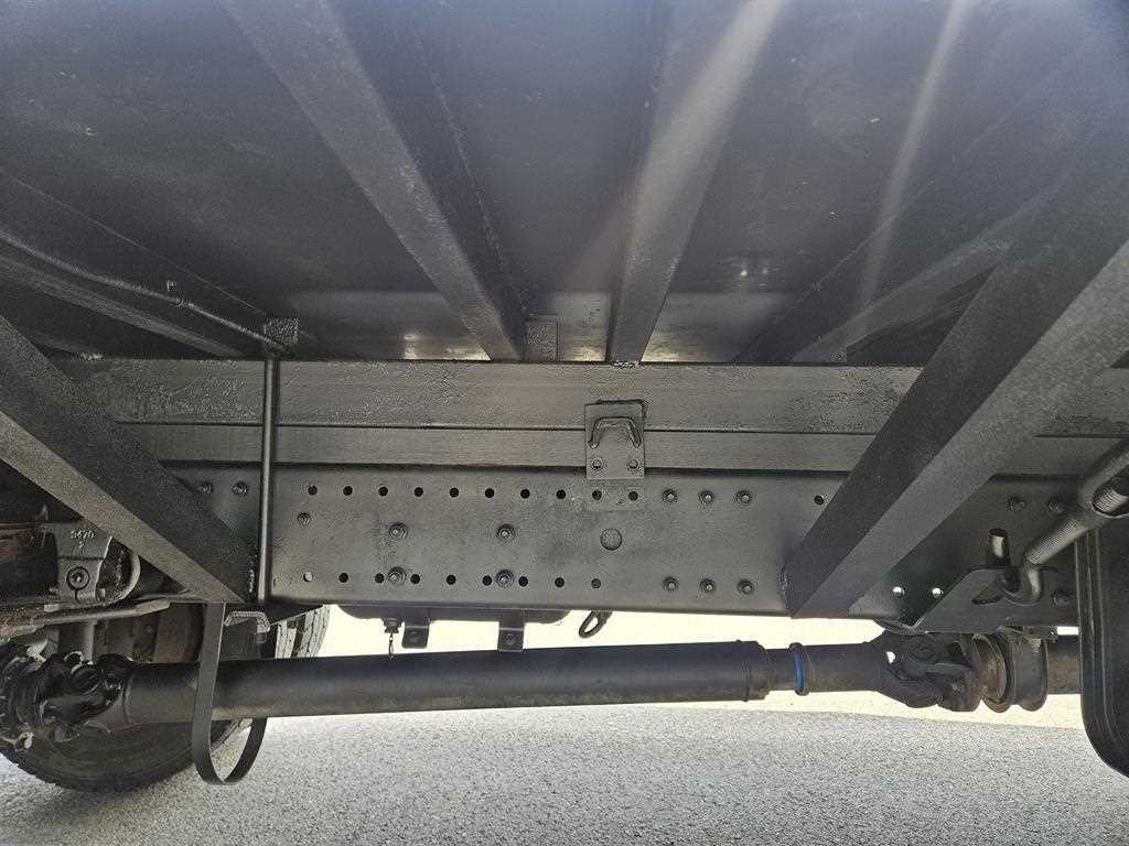 medium and large cargo truck - Vista 9