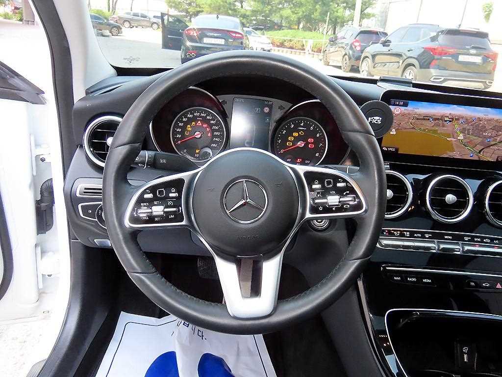 Mercedes Benz C Class - Vista 8