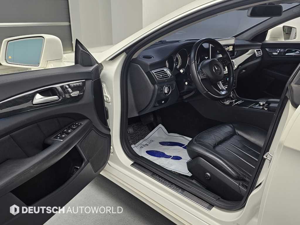 Mercedes Benz CLS Class - Vista 11