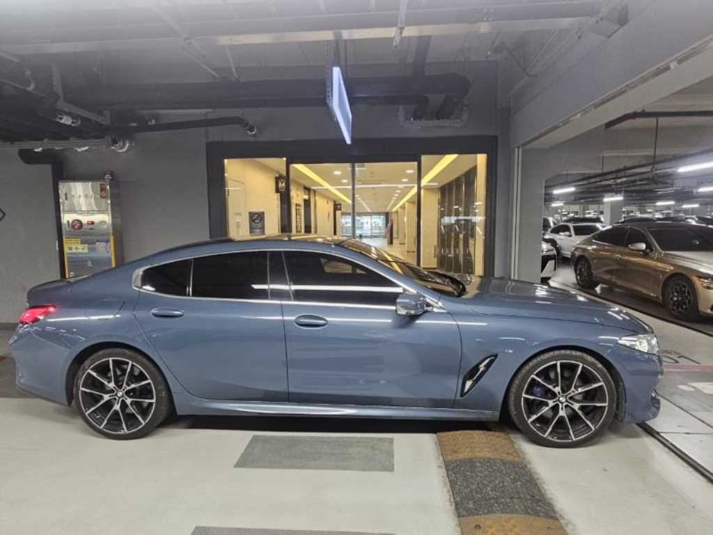 BMW 8 Series - Vista 2