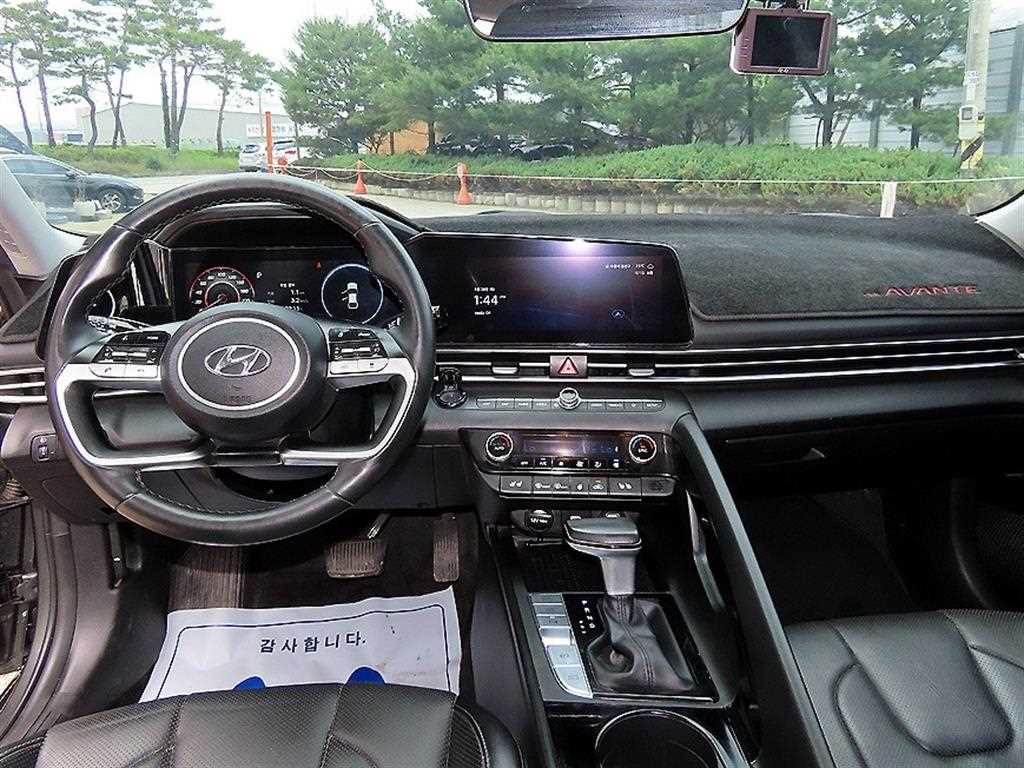 HYUNDAI Avante - Vista 7