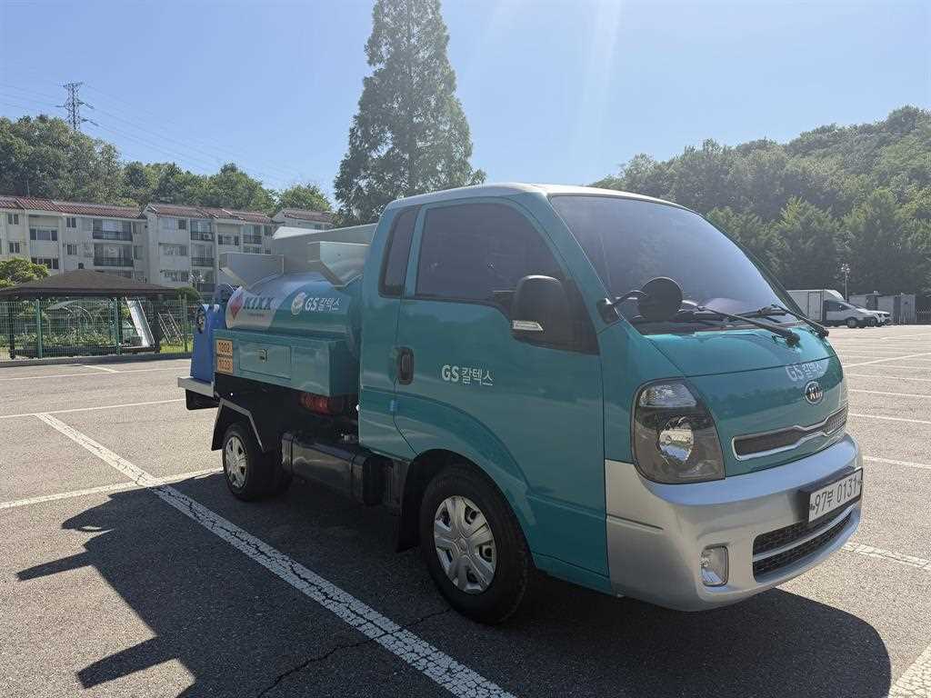 Small Truck Rori (an oil tank/Moving Gas/Home) - Vista 3