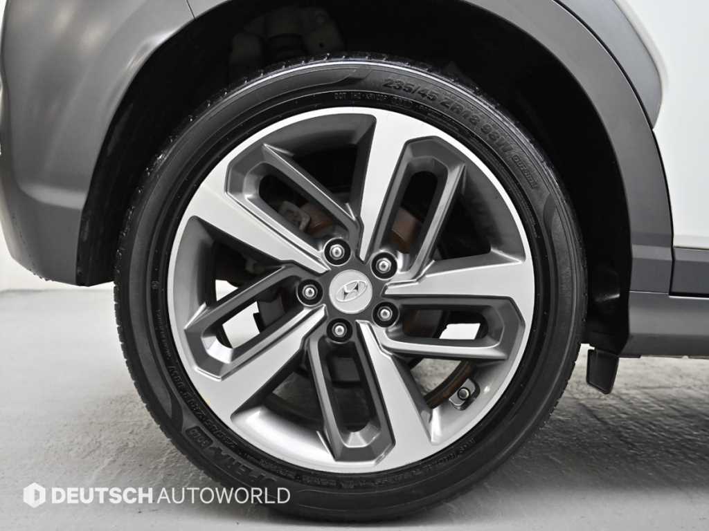 HYUNDAI Kona - Vista 5