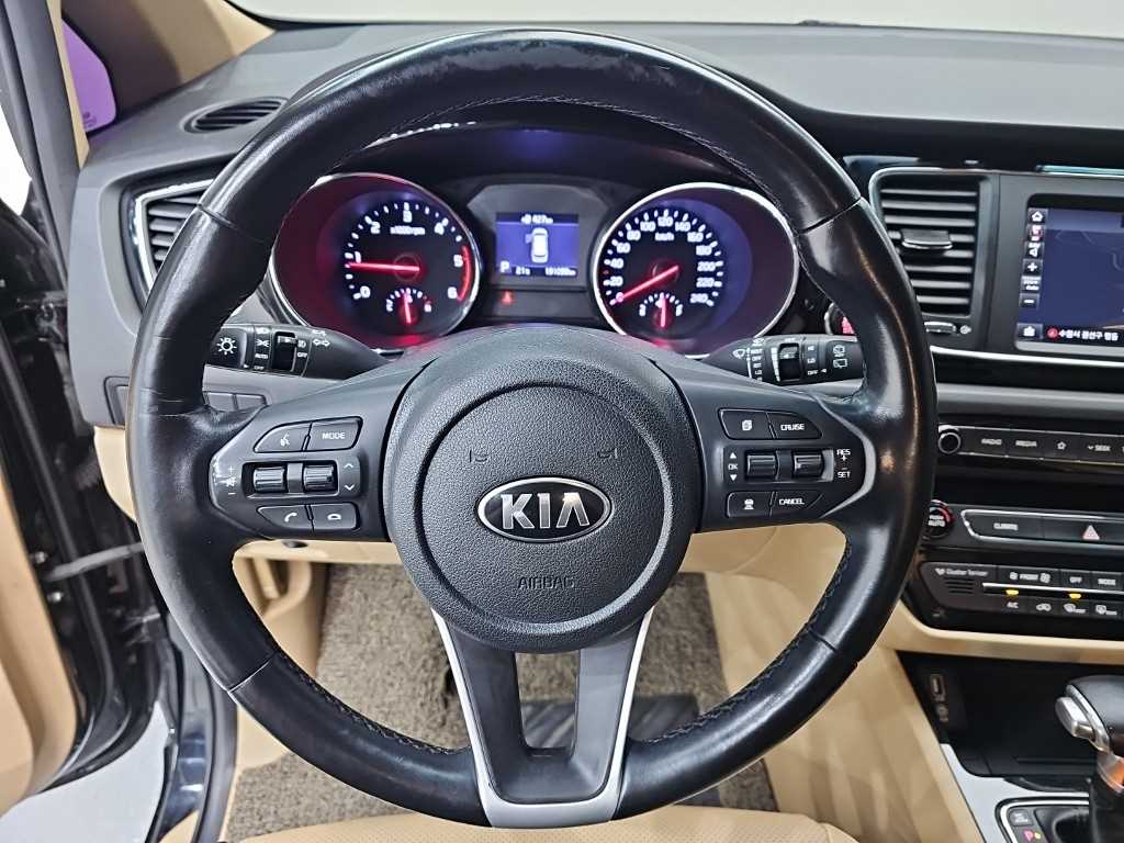 KIA Carnival - Vista 9