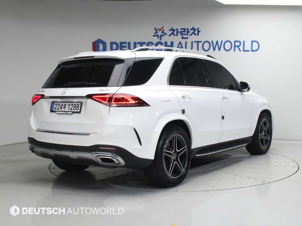 Mercedes Benz GLE Class - Vista 3