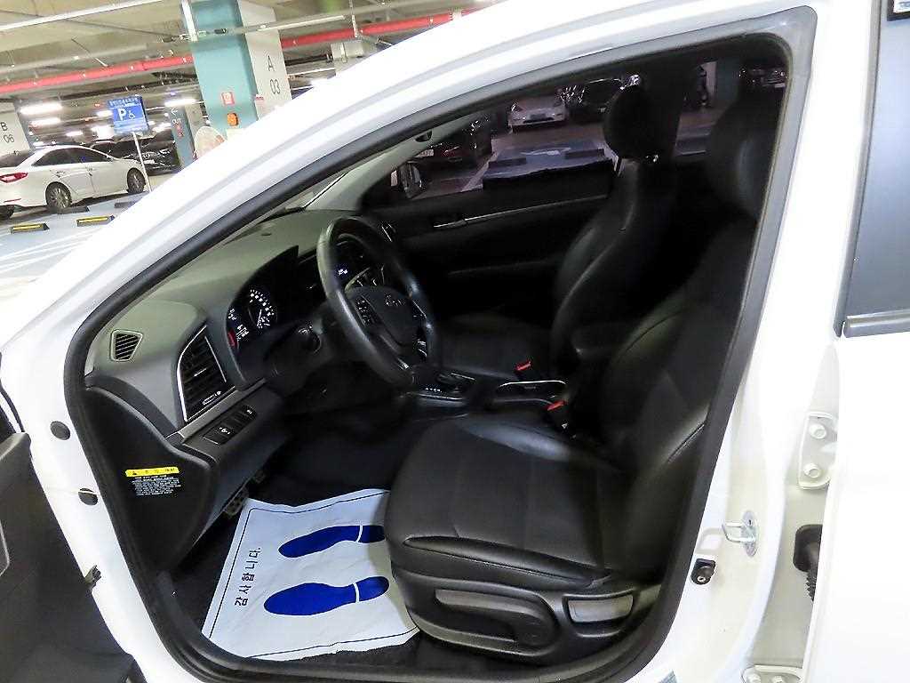 HYUNDAI Avante - Vista 6