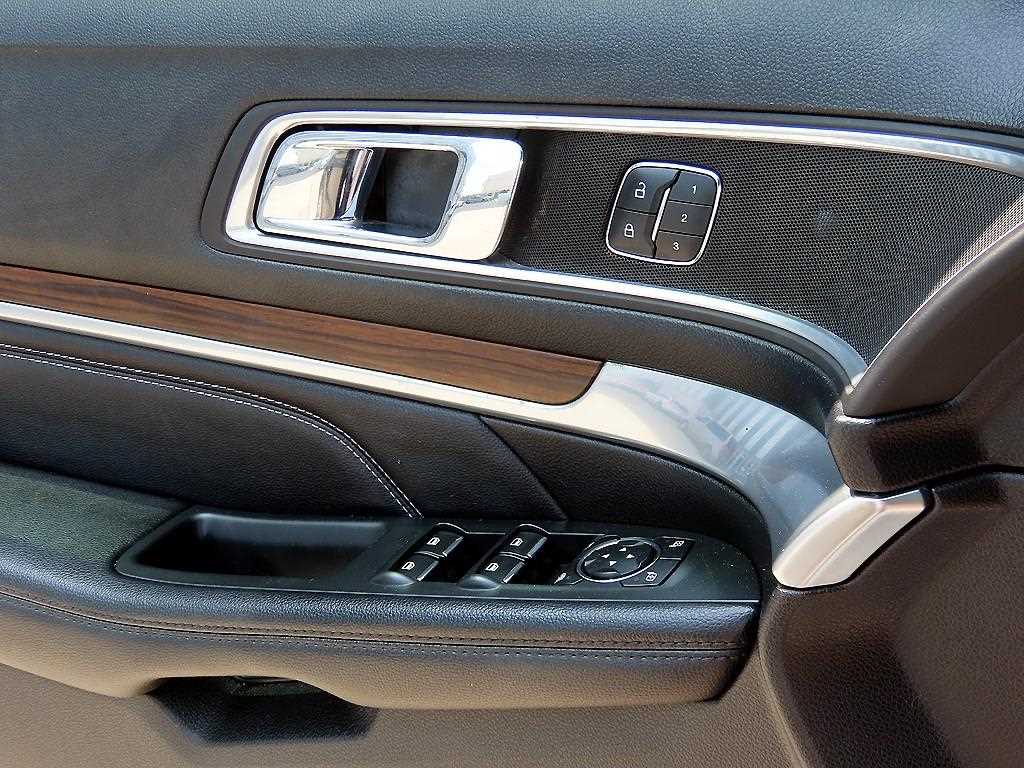Ford Explorer - Vista 11