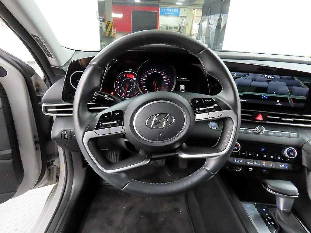 HYUNDAI Avante - Vista 9