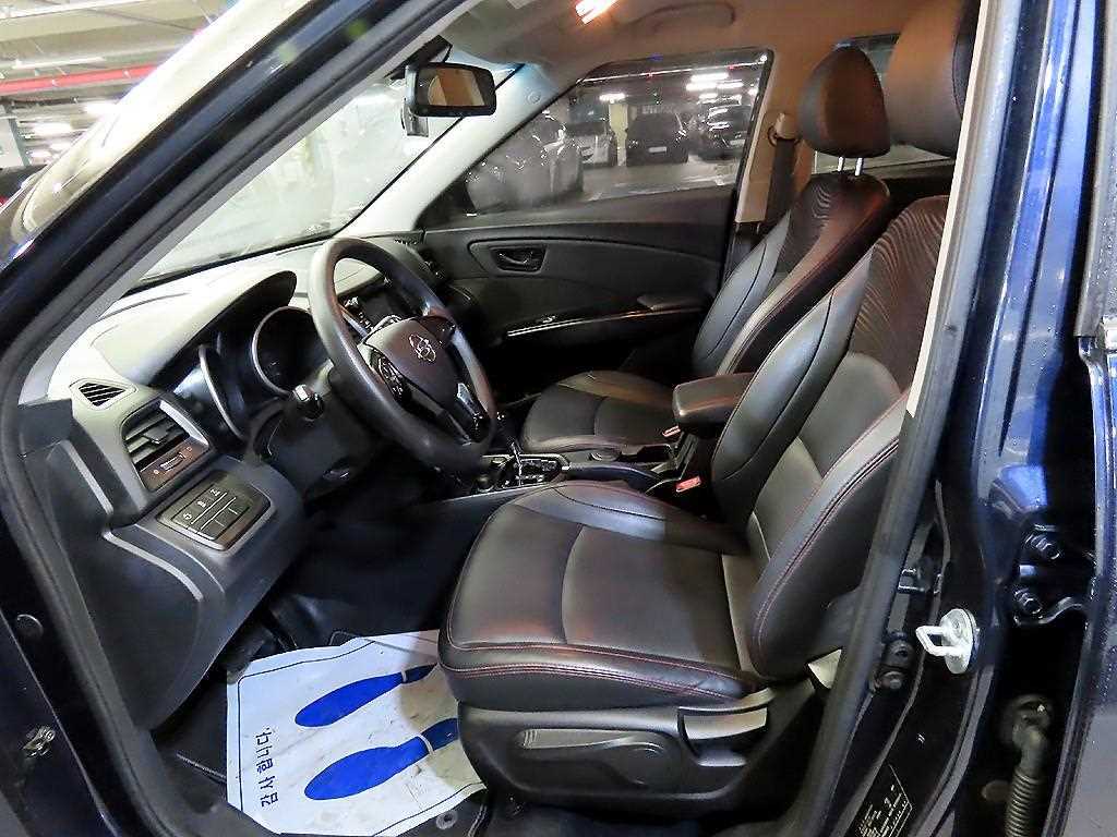 Ssangyong Tivoli - Vista 6