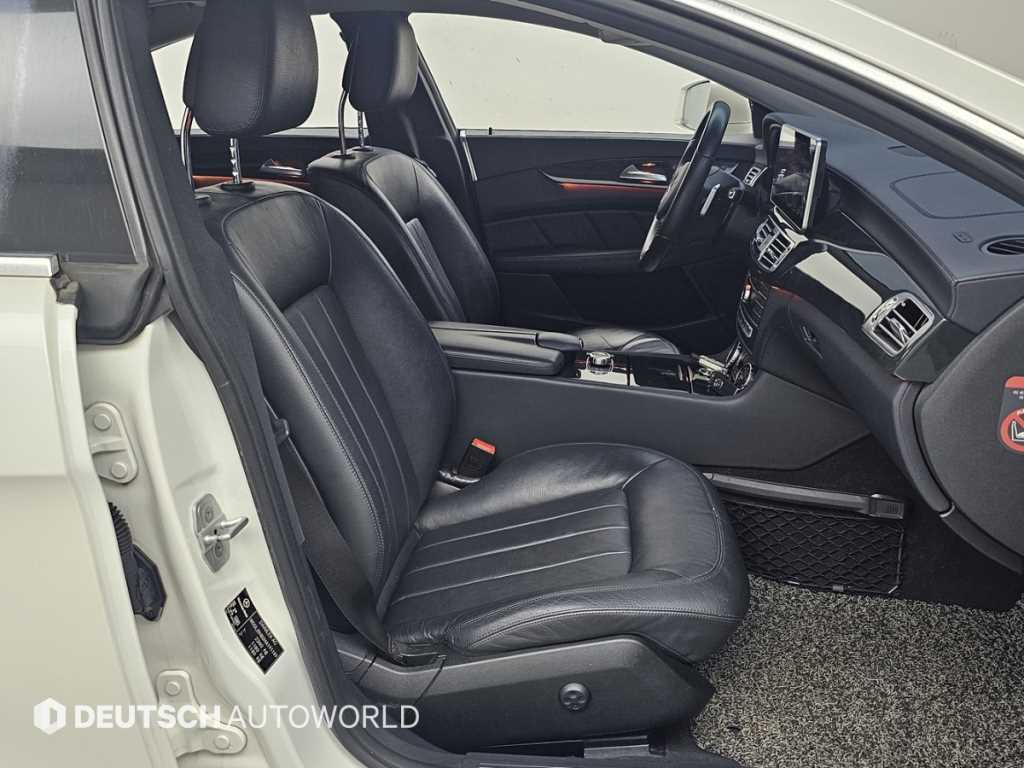 Mercedes Benz CLS Class - Vista 10