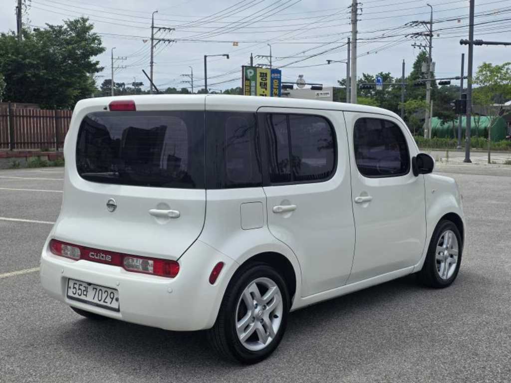 Nissan Cube - Vista 4