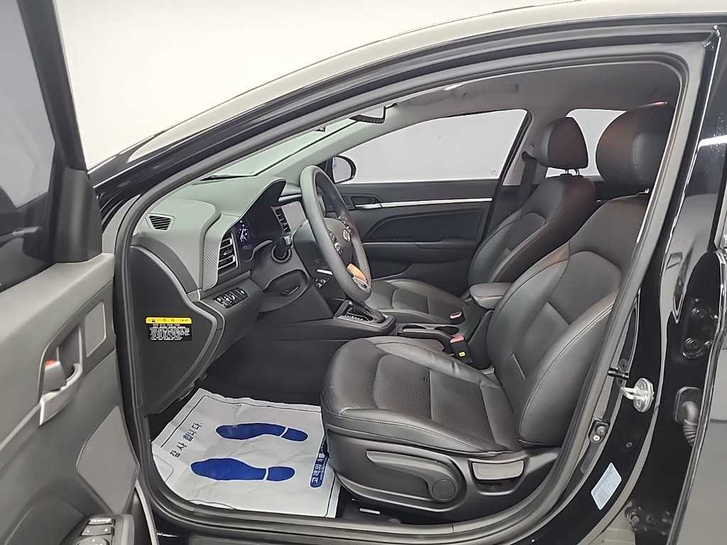 HYUNDAI Avante - Vista 11