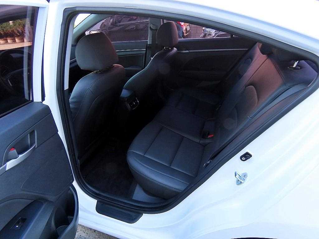 HYUNDAI Avante - Vista 6