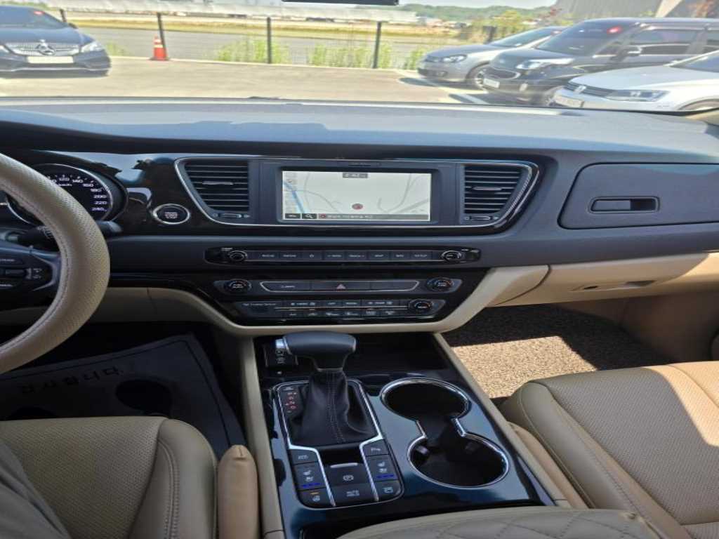 KIA Carnival - Vista 9