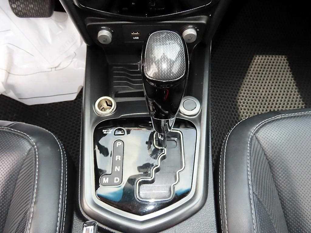 Ssangyong Tivoli - Vista 10