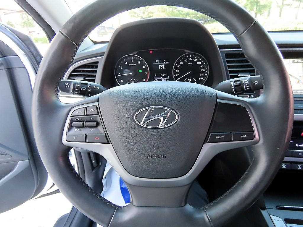 HYUNDAI Avante - Vista 8