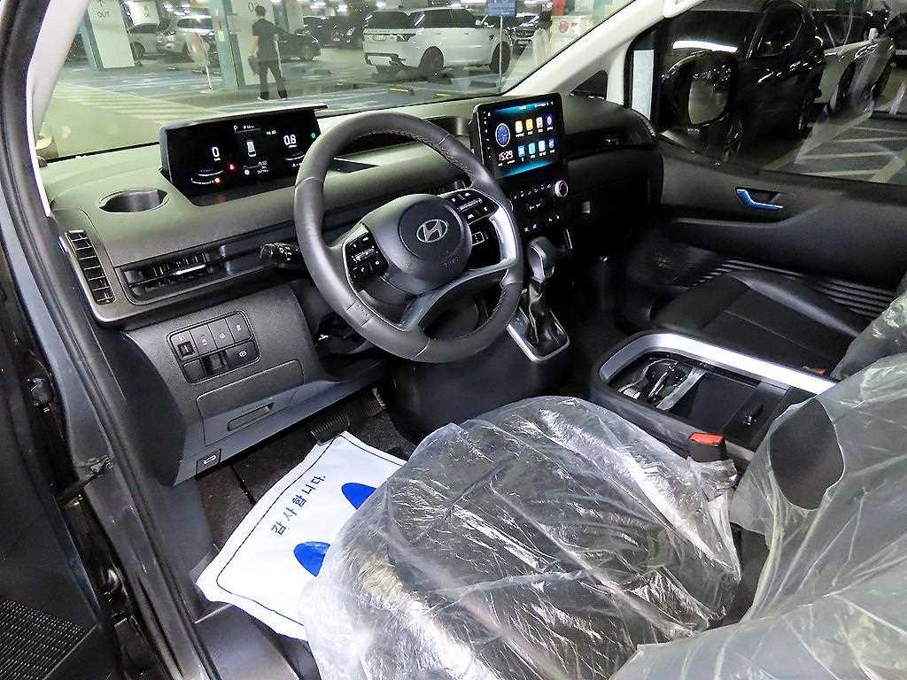 HYUNDAI Staria - Vista 10