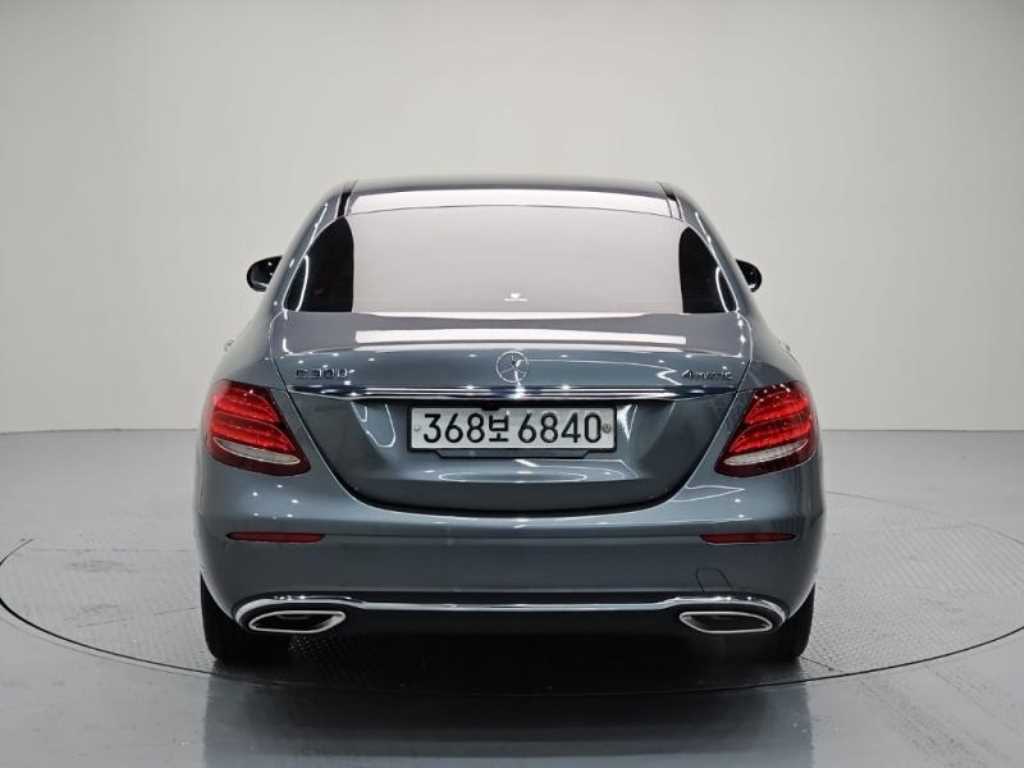 Mercedes Benz E class - Vista 3