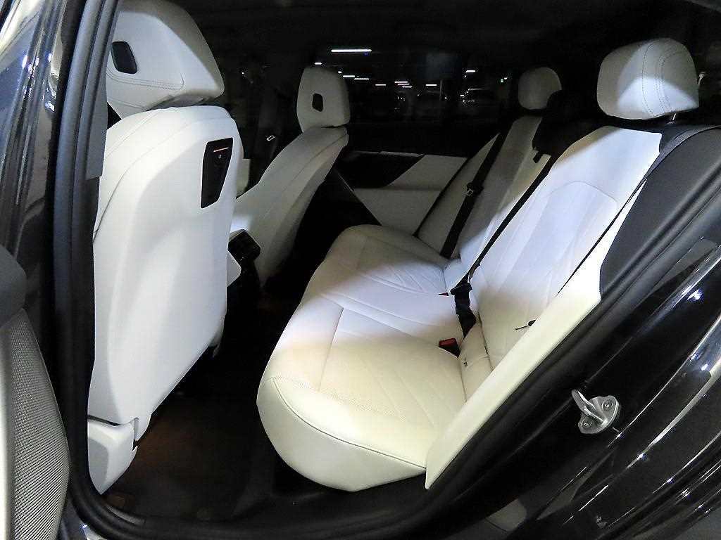 BMW 5 Series - Vista 7