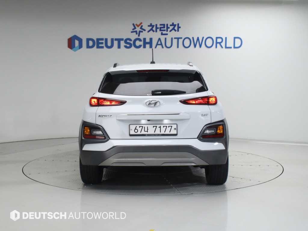 HYUNDAI Kona - Vista 4
