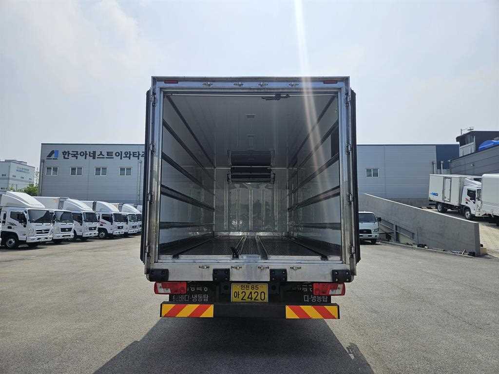 medium and large cargo truck - Vista 6