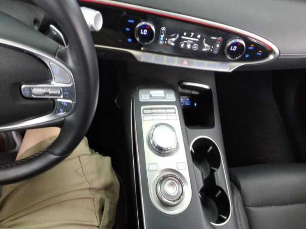 Genesis GV70 - Vista 9