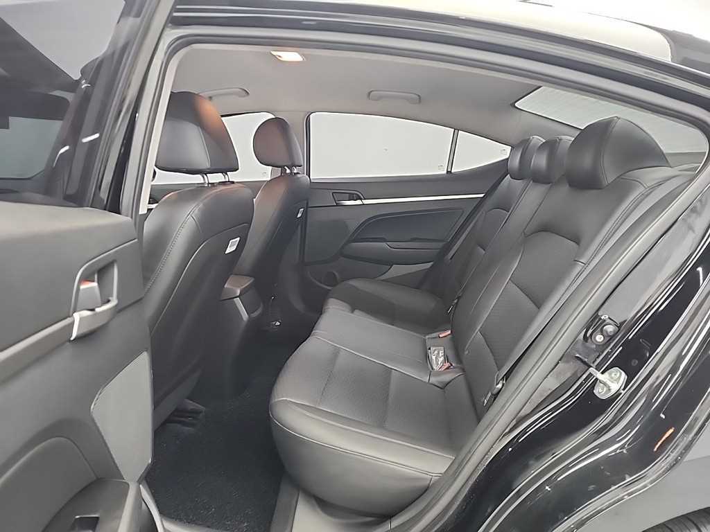 HYUNDAI Avante - Vista 12